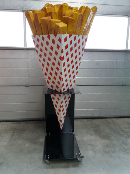 3D advertising object, chips bag, chip bag in fiberglass,cone bag,fries bag,fries bag in fiberglass, fiberglass bag for fries, french fries bag,fiberglass french fries,potato bag, potato statue, potato cone bag, fries in cone, restaurant decoration, thematisations, blow ups, props,movieprops, theming, 3D figures, decoration, themeparcs, themes, sculpture,restaurant decoration, restaurant publicity, eyecatcher, blow ups, prop