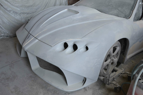 afbeelding van een tuning polyester project waarbij Honda CRX Delsol een nieuwe look krijgt,replica op chassis, kitcar CRX, wide body, tuning