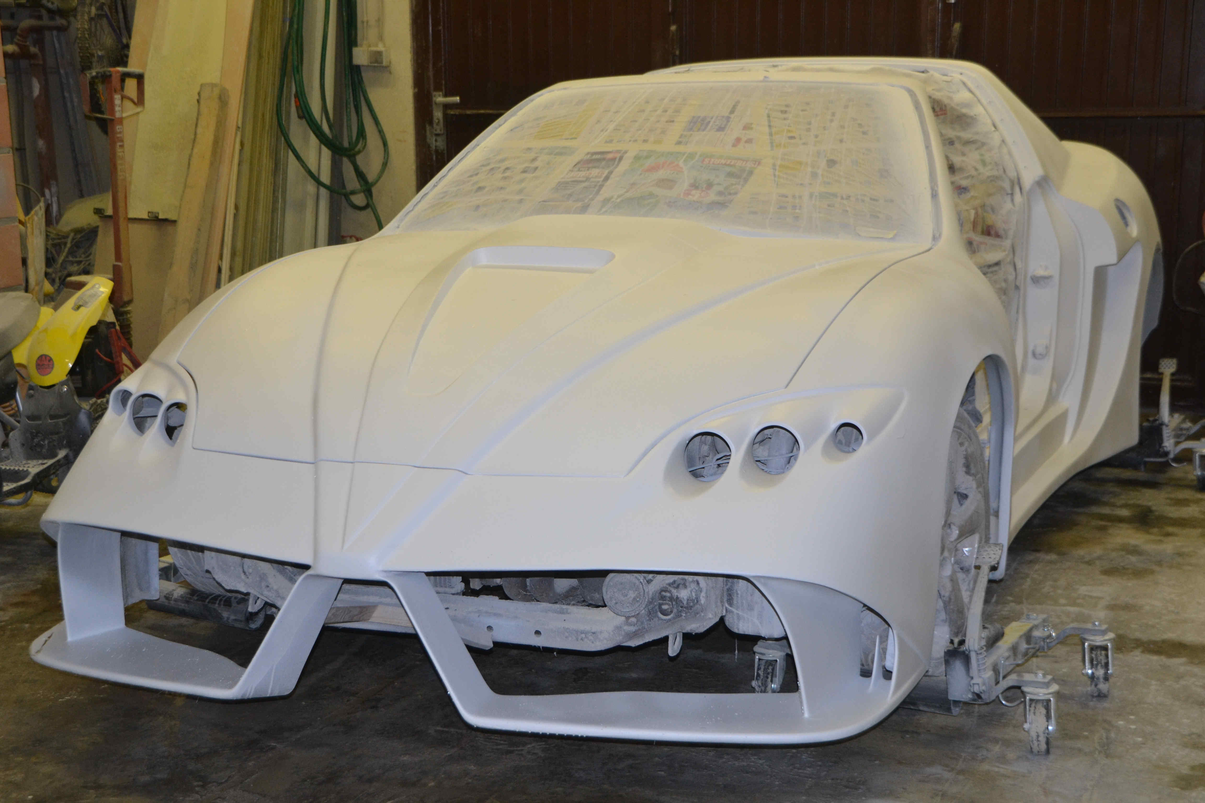 afbeelding van een tuning polyester project waarbij Honda CRX Delsol een nieuwe look krijgt