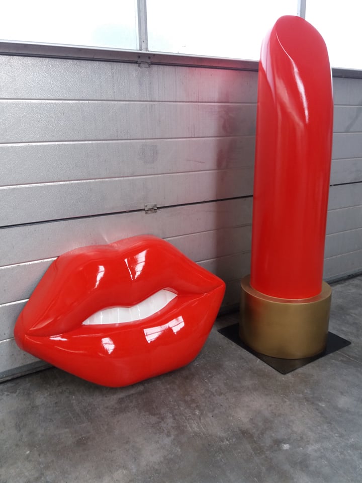 red lips, glossy lips, sweet lips,XL lips, 3D mouth, 3D lips, lip art, large lips in fiberglass, lips in eps, lips in styrofoam, wall decoration,lipstick, big lipstick, XL lipstick, rouge  lvres, gros rouge  lvre, large lipstick,  shop decoration, white teeth, teeth in eps, teeth in fiberglass, mouth advertisement, lipeyecatcher, lip blowup, XL lips, handicraft, gag, propmaker, wall prop, dancing decoration, 3D lips, lips sculpt,rote lippen, groe lippen aus polyester, lippen aus eps, lippen aus styropor, wanddekoration, ladendekoration, weie zhne zhne aus eps, zhne aus polyester, mundwerbung, lippenfnger, lippenexplosion, xl lippen, kunsthandwerk, knebel, propmaker, wandsttze, tanzdekoration, 3D Lippen, Lippenskulptur