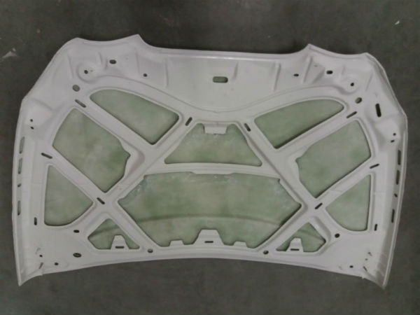 afbeelding van een polyester autokoffer, polyester onderdelen,polyester stukken, rally stukken, circuit onderdelen, carbon onderdelen, carbon stukken