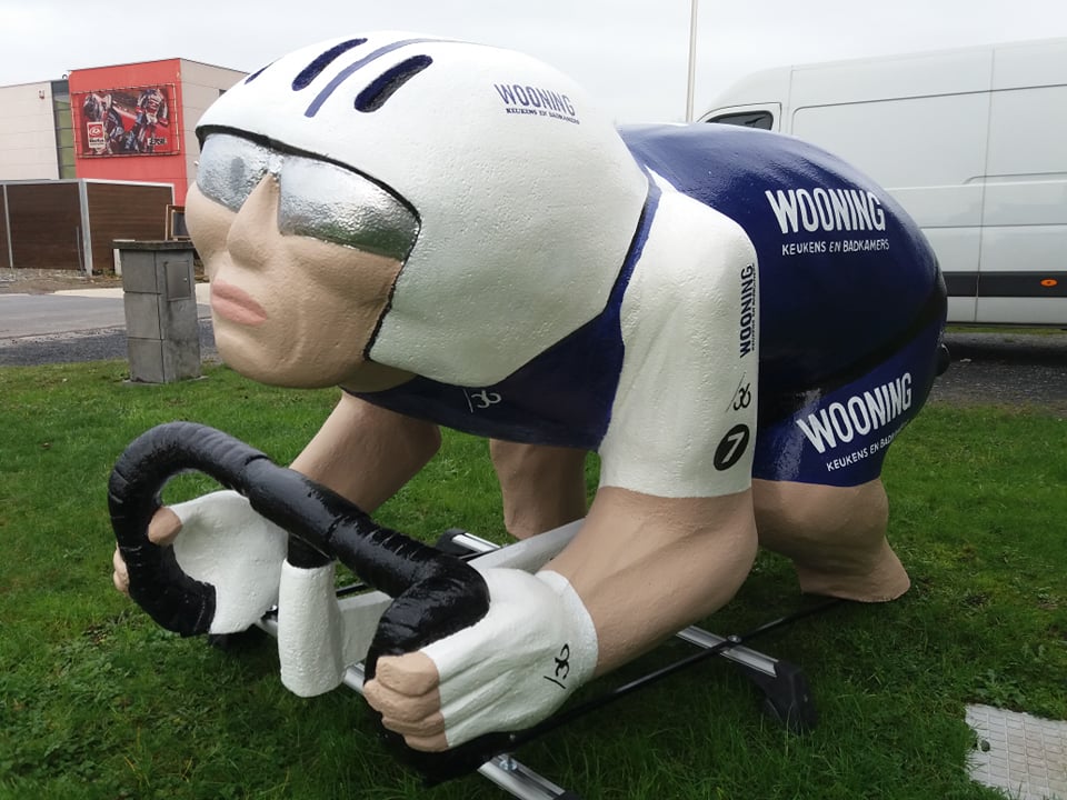 image of cyclist, 3D cyclist, 3D pop, promo car, car roof advertising, product expansion, promotional car, advertising car, car advertising, Styrofoam, sculpter in Styrofoam, Carnival doll, float, Styrofoam cyclist, advertising car, eyecatcher, trompe  l'oeil, eye catcher, blowup, blow up, enlarge, big cyclist, big driver, advertising car, living six days, car with cyclist, car with driver ,, publicity, advertising car, publicity stunt, publicity car, promo, promo material, promotional material, advertising object, theatralization, shop decoration, blowups, eyecatchers, 3D object, polyester customization, polyester design, gag, sculpter, decor construction, thematization, theming, propmaker, sculpting, sculpting, sculpting, float, parade car